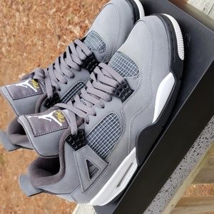 Used Jordan retro 4 cool grey(year 2019) size men 10.5
